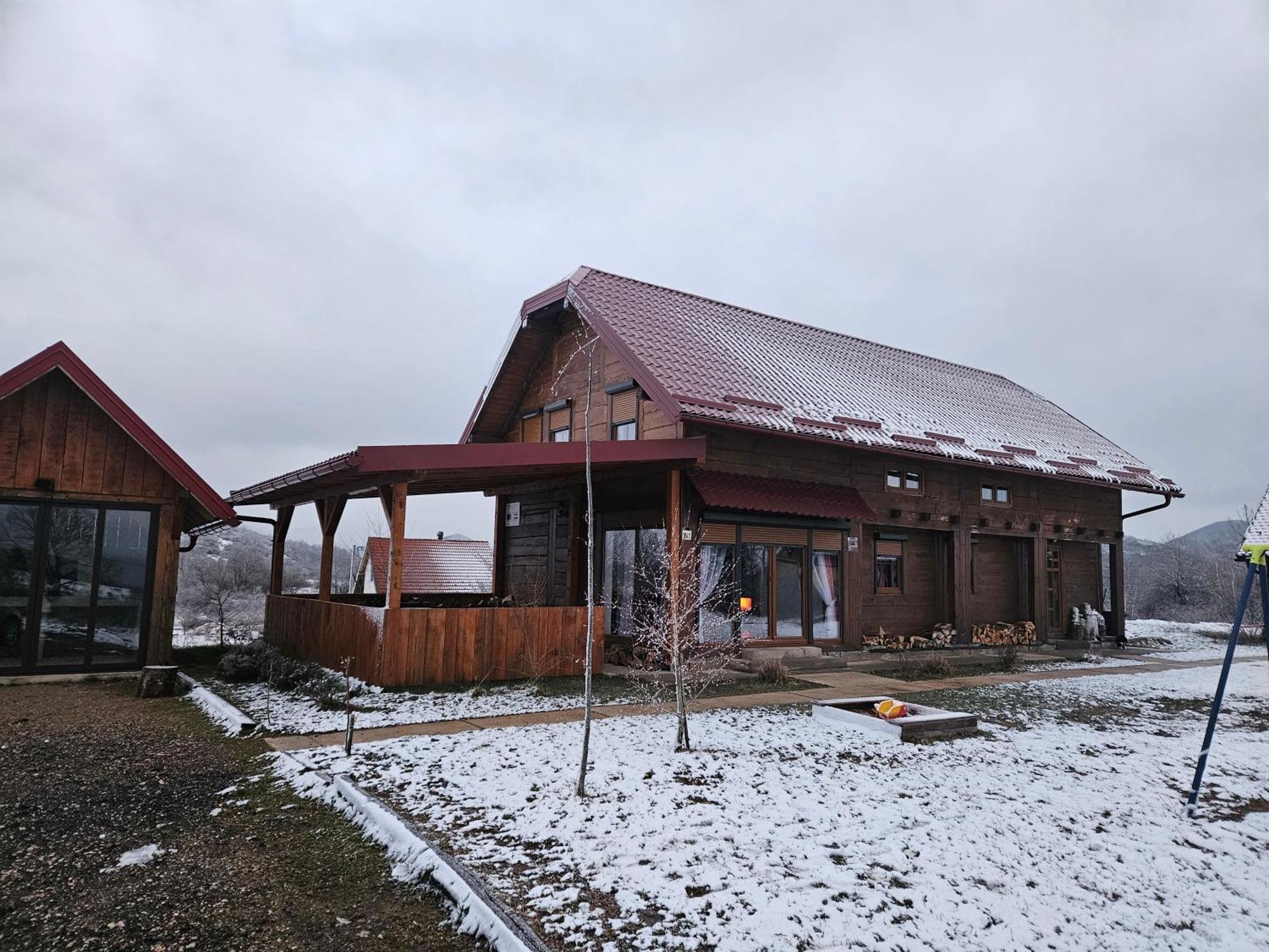 הוילה Lovinac  Ruralna Kuca Za Odmor Lika מראה חיצוני תמונה